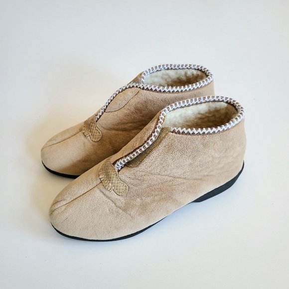 Vintage made in France wool lined suede ankle shoes/boots. - Picture 14 of 15